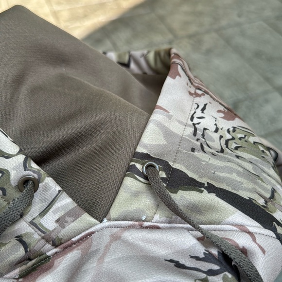 UNDER ARMOUR CAMO HOODIE - Picture 14 of 14